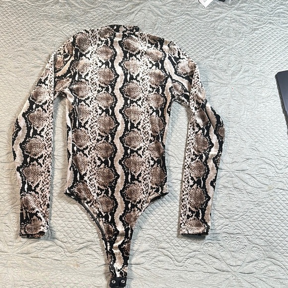 Windsor Black and Brown Bra with Reptile Pattern
Vintage - Picture 4 of 7